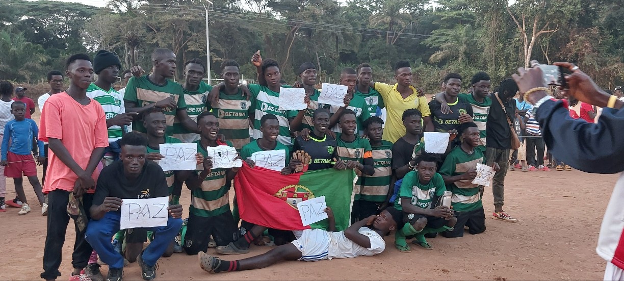 Students in Guinea-Bissau with their certificates